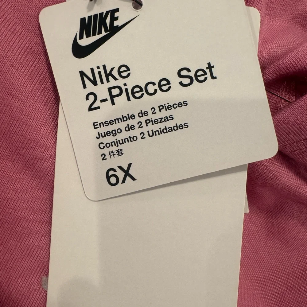 Girls 6x Nike Swoosh Shine Graphic Tee and Leggings 2 Piece Set